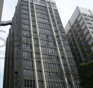 Ótima Sala Comercial para locação nos Jardins, 146m² em vão livre, 2 banheiros, luminárias e piso frio, 2 vagas e segurança 24 horas, junto ao Metrô. R$ 7.900,00